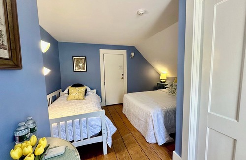 West Woodstock Hotel | Lincoln Inn & Gallery