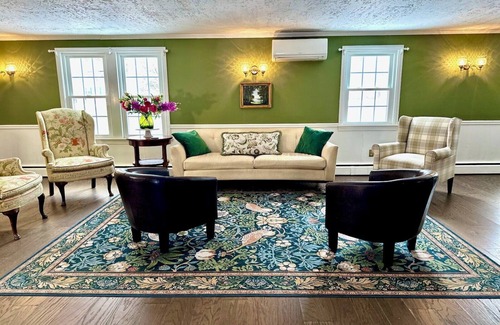 West Woodstock Hotel | Lincoln Inn & Gallery