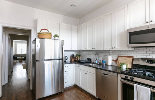 Sheffield and DePaul Apartment | Lincoln Park Charm Near Everything + On site Parking Spot Included