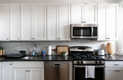 Sheffield and DePaul Apartment | Lincoln Park Charm Near Everything + On site Parking Spot Included