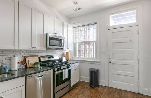 Sheffield and DePaul Apartment | Lincoln Park Charm Near Everything + On site Parking Spot Included
