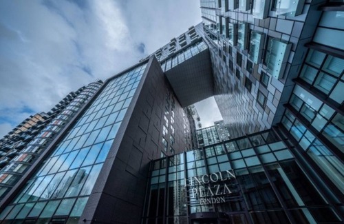 Isle of Dogs Apartment | Lincoln Plaza Collection - 2B2B