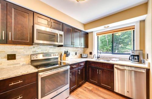Lincoln House | Lincoln Townhome with Community Pool and Club Access!