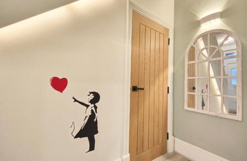 Levenshulme House | Lindsay House - South Manchester Stylish Townhouse With Free Parking