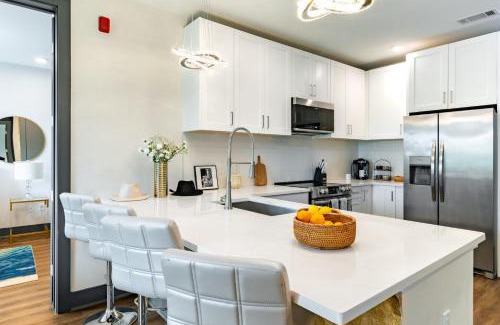 Rolling Mill Hill House | Lindsley by AvantStay Balcony Modern Design A Downtown Location