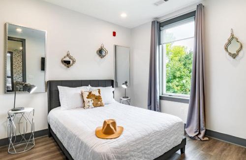 Rolling Mill Hill House | Lindsley by AvantStay Balcony Modern Design A Downtown Location