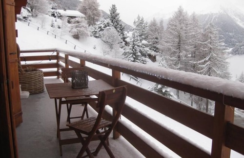 St. Luc Ski Chalet | Linen is not included in the service. We provide, if desired, linen packages including bed linen, ba
