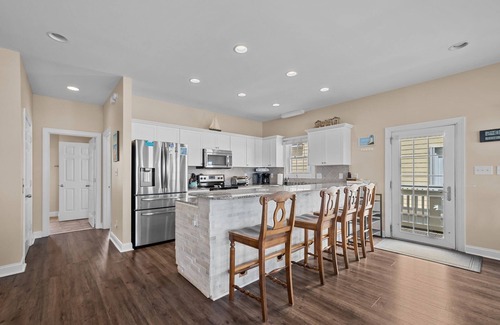 McCutcheon Field House | Linens Included/Beachfront/Pool/Private hot tub/Elevator