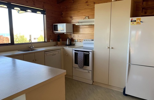 Whareroa Village House | Linga-Longa Lakeside Retreat