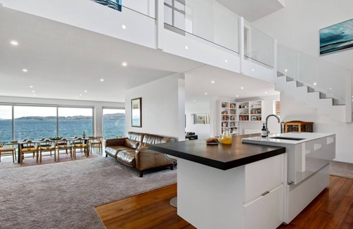 Hilltop House | Linger Lakeside Stunning Views