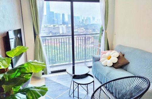 Maluri Apartment | Link bridge to the mall & MRT ! Family-sized condo with game room & swmming pool