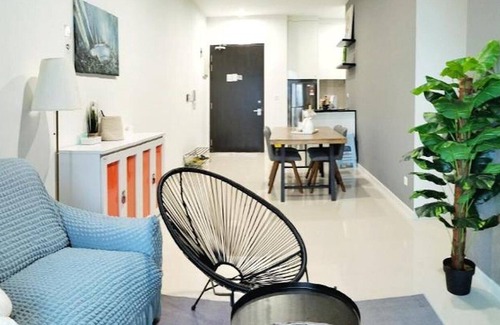 Maluri Apartment | Link bridge to the mall & MRT ! Family-sized condo with game room & swmming pool
