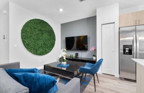 Survey Creek House | Lion's Den: Luxurious 2/2.5 Resort Townhouse