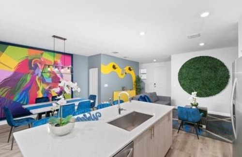 Survey Creek House | Lion's Den: Luxurious 2/2.5 Resort Townhouse