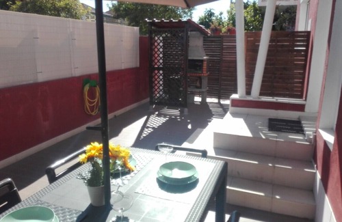 Costa de Caparica Apartment | Lisbon Beach Apartments 1.500-metre beach, terrace-barbecue, pets welcome.