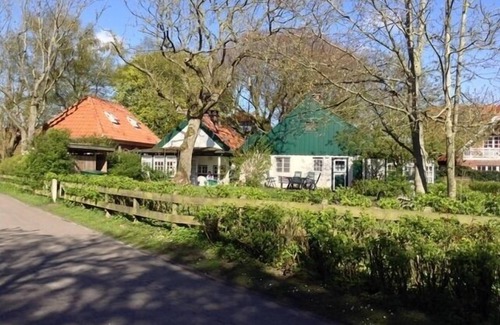 Spiekeroog House | Listed old island house with a special flair.
