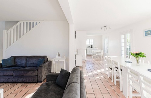 Villers-sur-Mer Villa | Listed villa with large garden with jacuzzi 15 people 300m from the beach shops