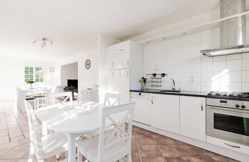 Villers-sur-Mer Villa | Listed villa with large garden with jacuzzi 15 people 300m from the beach shops