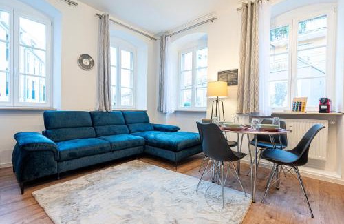 Weinheim Apartment | LiT LiVING - Luxus - Box SprIng - WH Old Town - Parking