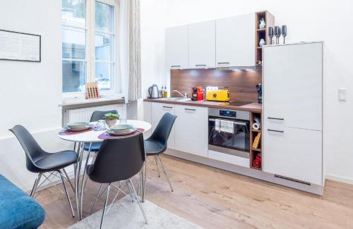 Weinheim Apartment | LiT LiVING - Luxus - Box SprIng - WH Old Town - Parking