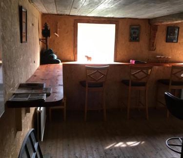 Hallekis House | Liten stuga mitt i naturen på Kinnekulle