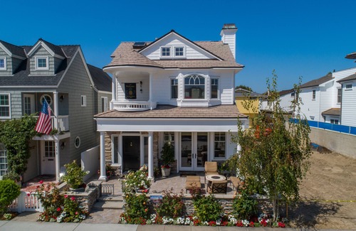Newport Beach House | Little Balboa Island, Custom Home & Water Views, 85+ Unanimous 5 Star Reviews!