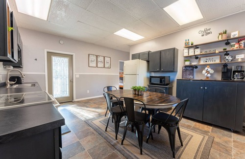 Escanaba Condo | Little Bay De Noc Inn ~ Downtown Escanaba