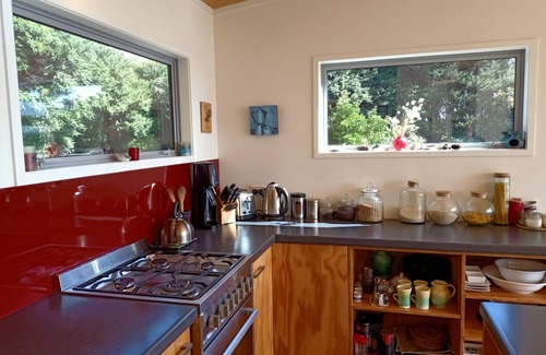 Waikawau House | Little Bay Eco House - Kaka Cottage overlooking the ocean and up in the trees