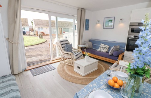 Seaview Cottage | LITTLE BEACH, family friendly, country holiday cottage in Seaview