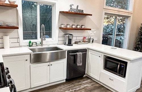 Three Rivers House | Little Bear Cottage Private,Luxury Getaway!SPA! FIRE PIT! 3 MLS FROM SNP