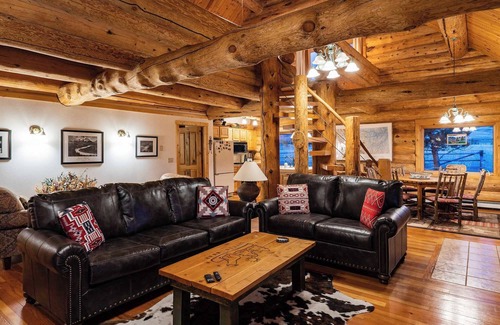 Bozeman Cabin | Little Bear Lodge - Spectacular Views & Wildlife