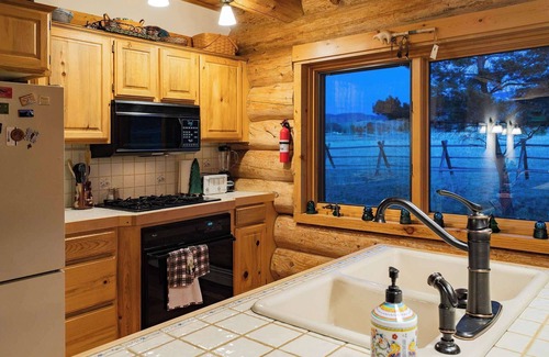 Bozeman Cabin | Little Bear Lodge - Spectacular Views & Wildlife