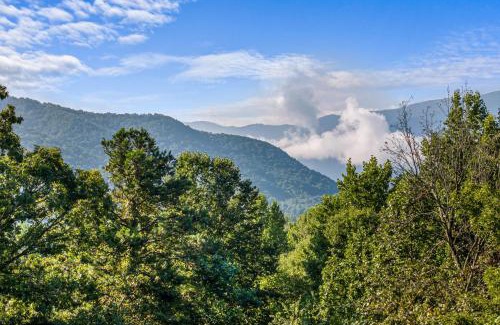 Cosby House | Little Bear Lodge, 3BR2BA private cabin in Cosby, TN Gorgeous outdoor space, fire pit, hot tub