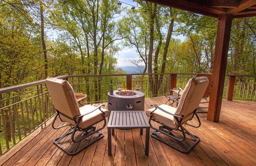 Laurel Ridge House | Little Bear: 4br/4ba, mountain & valley view. Pet friendly!