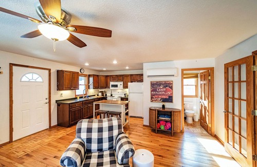 Gravois Mills House | Little Bearcat Bungalow – Stay on Ozark Waterfront