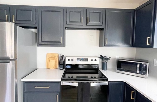 Markey Township Ski Chalet | Little Black House 5 Minutes to Higgins Lake