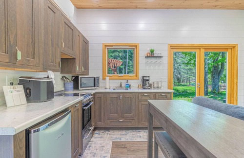 Cornucopia Cabin | Little Blue: Secluded Tiny Home w/walking path to Lake Superior