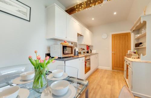 Five Oak Green House | Little Bourne