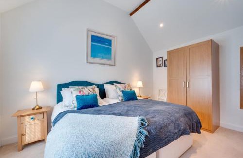 Five Oak Green House | Little Bourne