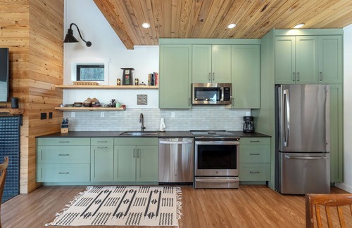 Black Mountain House | Little Bow Cottage | Pet-Friendly, Views & Modern Mountain Home Close to Town!