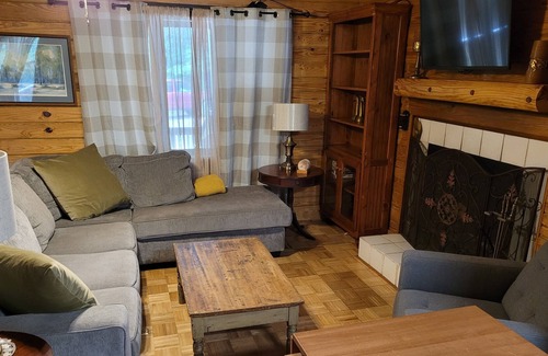 Elberta Cabin | Little Cabin in the Woods - Rustic Charm & Convenience to the Beach!