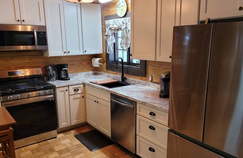 Elberta Cabin | Little Cabin in the Woods - Rustic Charm & Convenience to the Beach!