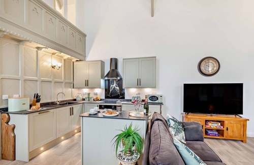 Barnstaple House | Little Chapel - Two Bedroom House, Sleeps 3