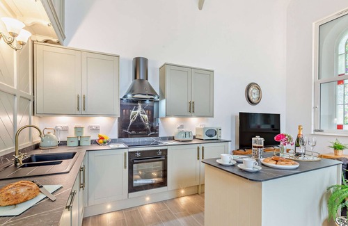 Barnstaple House | Little Chapel - Two Bedroom House, Sleeps 3