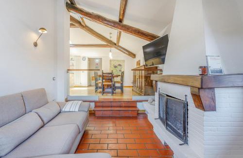 Montale Apartment | Little Cottage near Ferrari's City