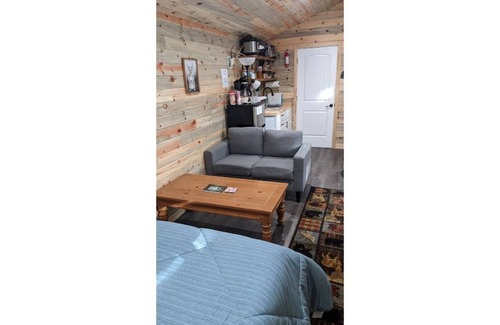 Paradise Estates Cabin | Little Creek cabin minutes away from Mount Rainier national.Park