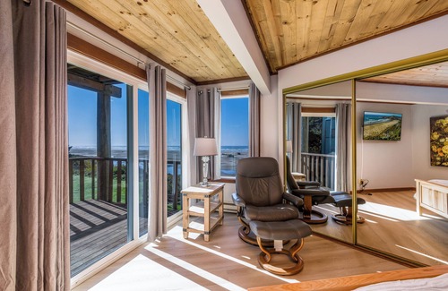 Newport Apartment | Little Creek Cove Beachfront Resort