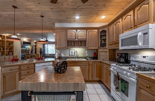 Alto Cabin | Little Creek Retreat