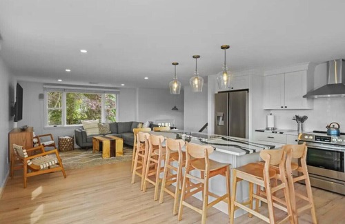 Middletown House | Little Creek Retreat - RIBryan Property