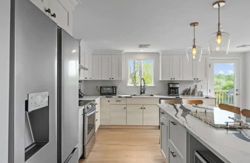 Middletown House | Little Creek Retreat - RIBryan Property